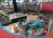 Orang Tua Siswa Keluhkan Pekarangan SD Negeri Daya 1 Dipenuhi Sampah