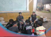 Bhabinkamtibmas Sambang Warga di Buloa Tallo, Ingatkan Remaja Hindari Kenakalan Malam Hari