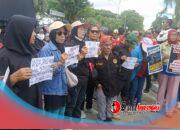 PETIR Bakar Semangat Massa di Depan Kejati Kaltim: “Rakyat Tidak Akan Mundur!”