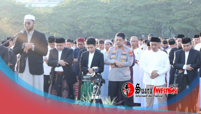 Kapolrestabes Makassar Sholat Idul Adha Bersama Ribuan Warga di Lapangan Karebosi